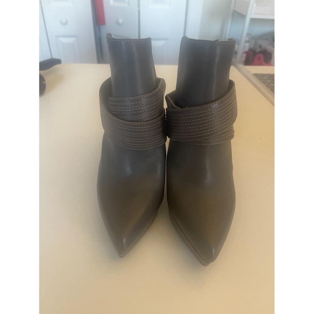 Giani Bini gray shoe